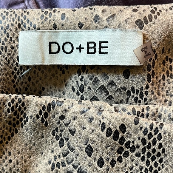 DO + BE Snakeskin Pattern Skort in Faux Lambskin Leather Sz M - Picture 6 of 6